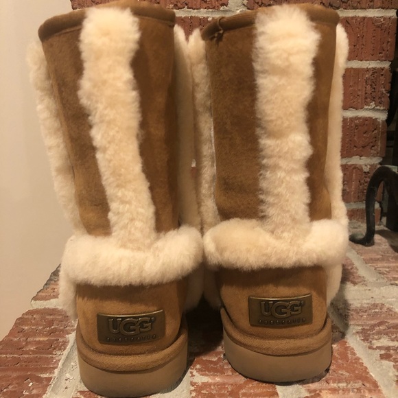 Ugg Sunburst Short Boots - Picture 2 of 3